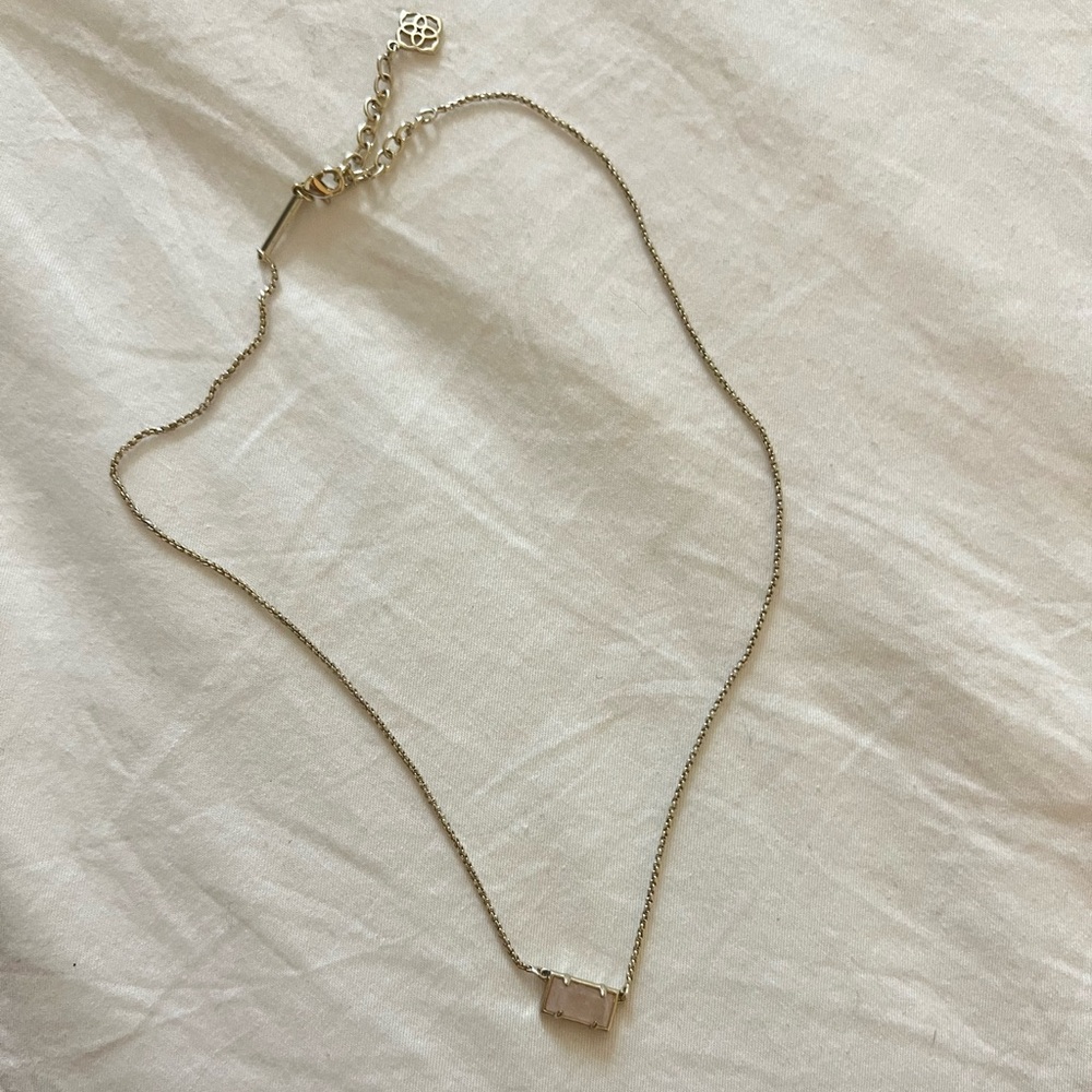 Kendra Scott Pattie necklace in gold and rose quartz